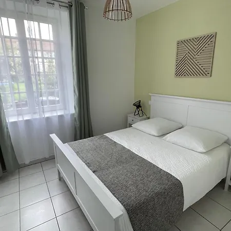 לינה וארוחת בוקר D'hotes La Colombe 3*