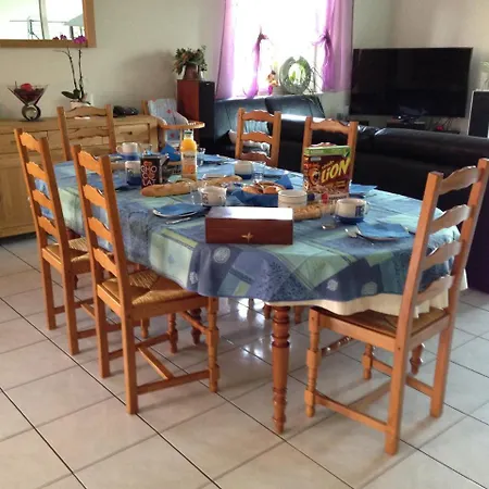 D'hotes La Colombe לינה וארוחת בוקר